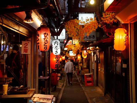 近くの居酒屋 おすすめ ～夜の街を彩る一杯の物語～