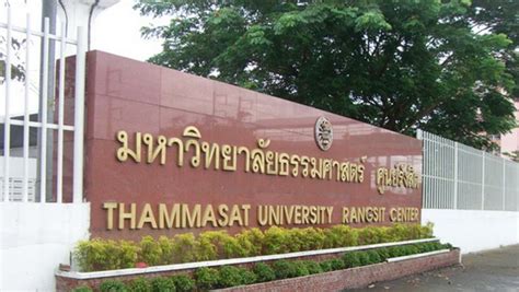  Thammasat University: Abstraktion ja Surrealismi Yhdistettynä Thai-Kulttuuriin